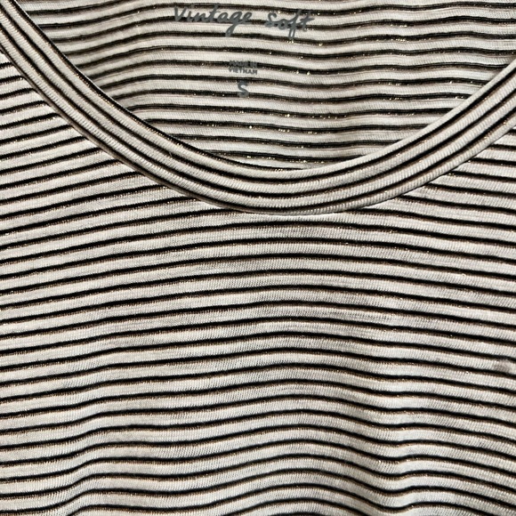 CASUAL TOP BUNDLE!! - Picture 4 of 9